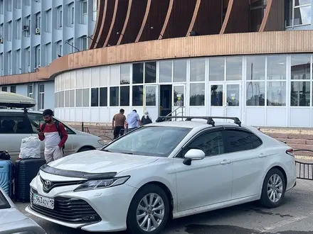 Комплект дисков с резиной R17 Toyota Camry70/75 оригинал с датчиками за 320 000 тг. в Семей – фото 2