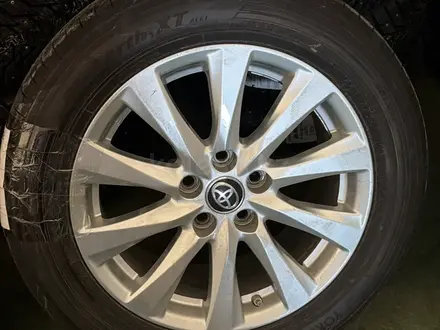 Комплект дисков с резиной R17 Toyota Camry70/75 оригинал с датчиками за 320 000 тг. в Семей