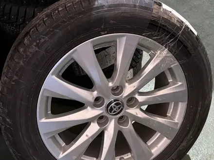 Комплект дисков с резиной R17 Toyota Camry70/75 оригинал с датчиками за 320 000 тг. в Семей – фото 4