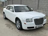 Chrysler 300C 2006 годаүшін3 800 000 тг. в Тараз