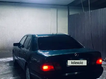 Mercedes-Benz E 230 1997 года за 2 200 000 тг. в Шу – фото 2