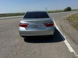 Toyota Camry 2015 года за 6 500 000 тг. в Актобе – фото 2