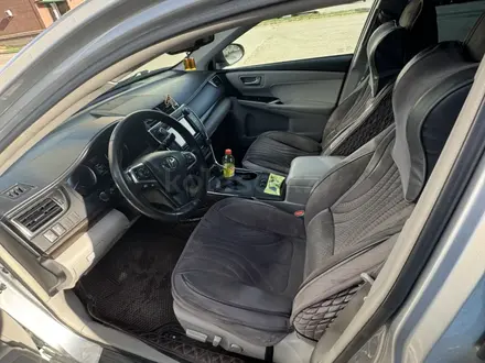 Toyota Camry 2015 года за 6 500 000 тг. в Актобе – фото 6