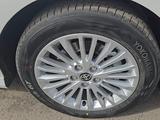 Шины с дисками Toyota Camry за 290 000 тг. в Астана