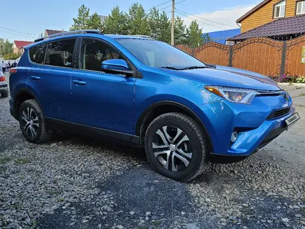 Toyota RAV4 2017 года за 11 200 000 тг. в Петропавловск – фото 4