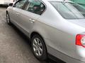 Volkswagen Passat 2006 года за 3 000 000 тг. в Алматы – фото 12