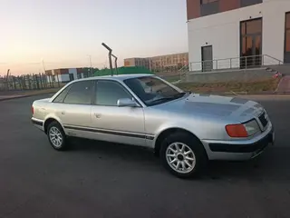Audi 100
