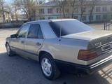 Mercedes-Benz E 220 1990 года за 1 350 000 тг. в Караганда – фото 5