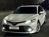 Toyota Camry 2018 года за 15 500 000 тг. в Алматы – фото 2