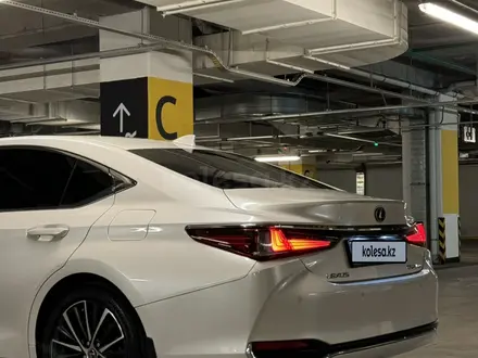 Lexus ES 250 2022 года за 26 500 000 тг. в Алматы – фото 6