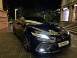 Toyota Camry 2021 года за 17 500 000 тг. в Шымкент