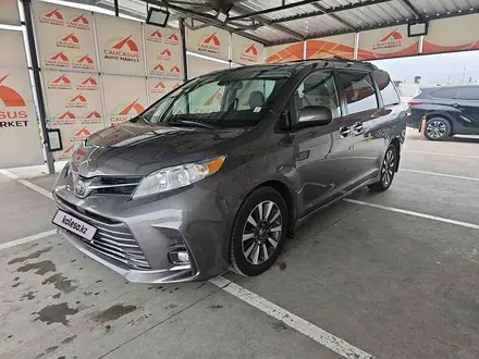Toyota Sienna 2018 годаүшін8 600 000 тг. в Алматы