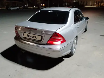 Mercedes-Benz C 230 2004 года за 3 000 000 тг. в Атырау – фото 2