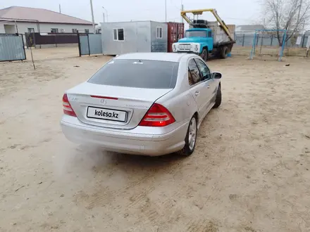 Mercedes-Benz C 230 2004 года за 3 000 000 тг. в Атырау – фото 8