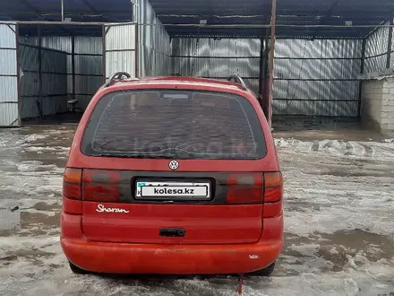 Volkswagen Sharan 1996 года за 1 700 000 тг. в Тараз – фото 3