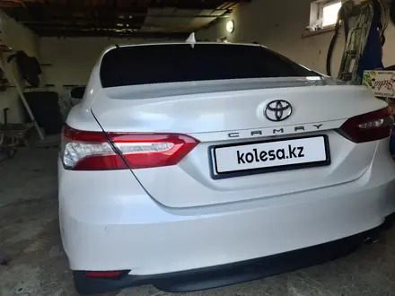 Toyota Camry 2019 года за 14 500 000 тг. в Кульсары – фото 6