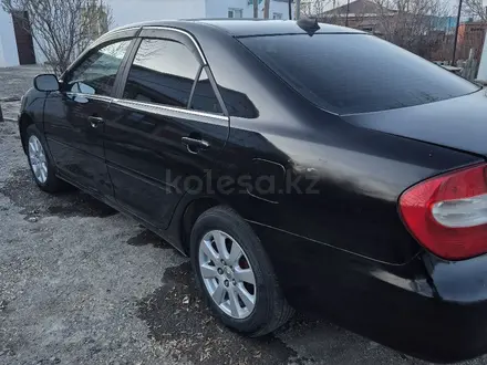 Toyota Camry 2004 года за 3 800 000 тг. в Актобе – фото 5
