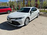 Toyota Camry 2018 года за 13 500 000 тг. в Актобе