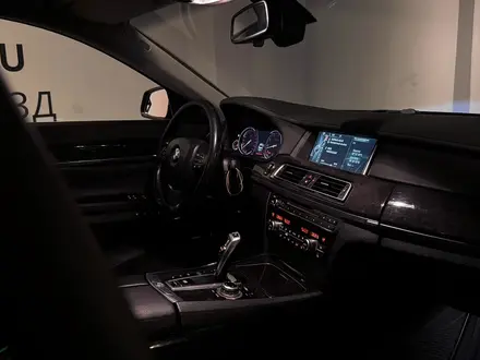 BMW 750 2013 года за 14 500 000 тг. в Алматы – фото 24