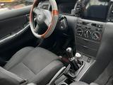 Toyota Corolla 2004 годаfor3 200 000 тг. в Алматы – фото 5