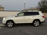 Toyota Highlander 2012 года за 10 500 000 тг. в Жанаозен