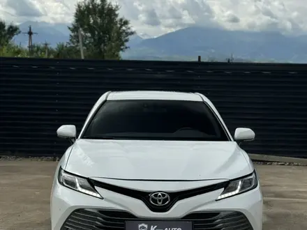 Toyota Camry 2020 года за 14 400 000 тг. в Шымкент