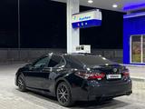 Toyota Camry 2022 года за 13 800 000 тг. в Усть-Каменогорск – фото 3