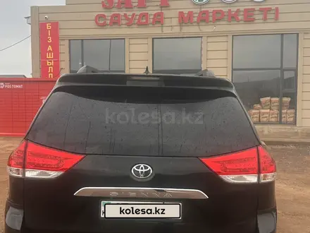 Toyota Sienna 2014 года за 12 300 000 тг. в Актобе – фото 5