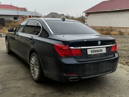 BMW 740 2010 года за 7 800 000 тг. в Атырау – фото 5