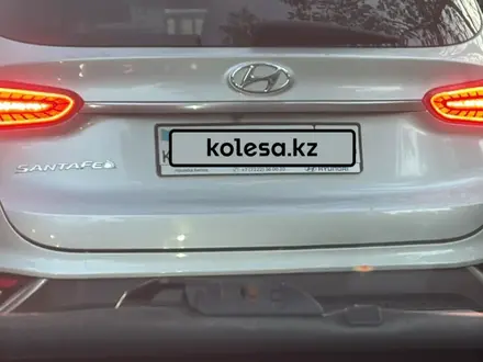 Hyundai Santa Fe 2018 года за 11 000 000 тг. в Семей – фото 2