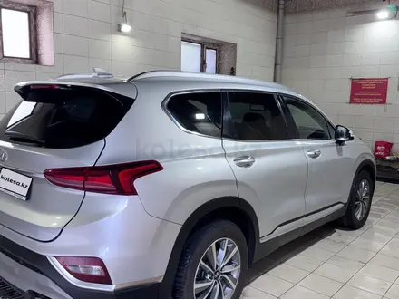 Hyundai Santa Fe 2018 года за 11 000 000 тг. в Семей – фото 4