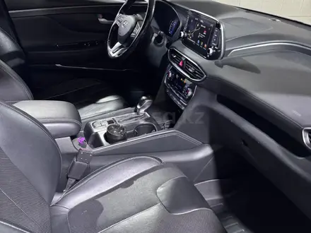 Hyundai Santa Fe 2018 года за 11 000 000 тг. в Семей – фото 7
