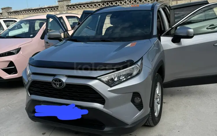 Toyota RAV4 2020 годаfor17 500 000 тг. в Астана