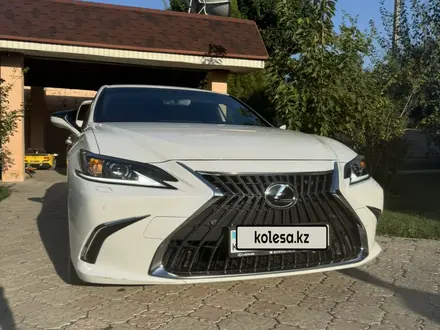 Lexus ES 250 2023 года за 25 500 000 тг. в Алматы