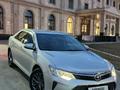 Toyota Camry 2015 годаүшін11 000 000 тг. в Актобе – фото 2