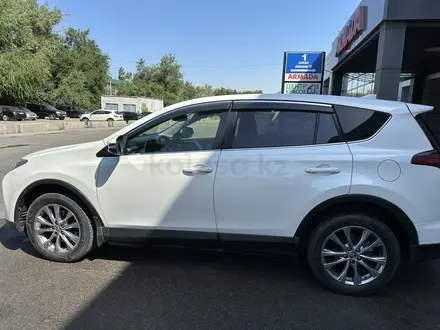 Toyota RAV4 2018 года за 12 500 000 тг. в Алматы – фото 3