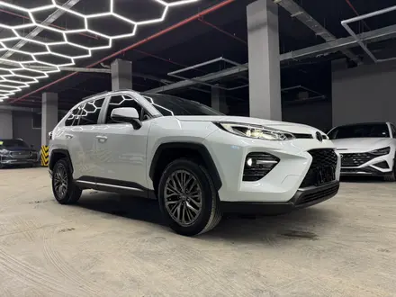 Toyota RAV4 2023 года за 12 390 000 тг. в Астана – фото 2