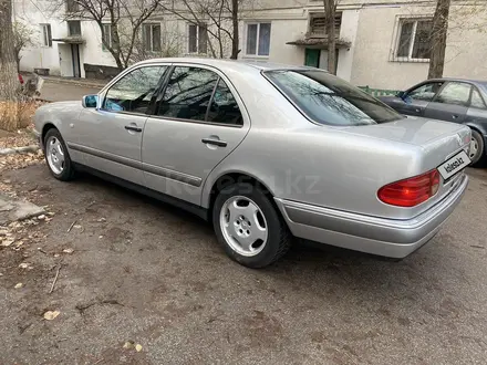 Mercedes-Benz E 230 1996 года за 3 950 000 тг. в Алматы