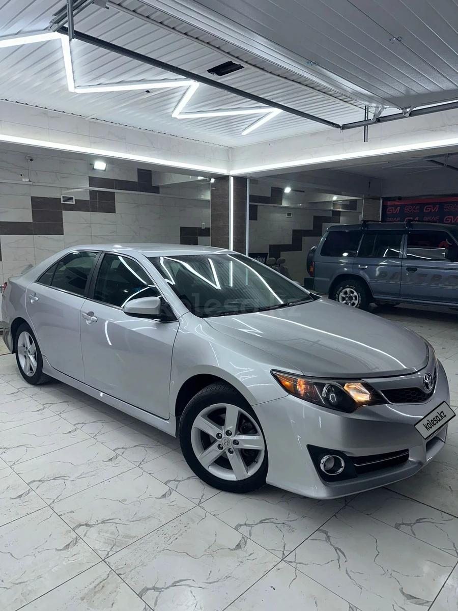 Toyota Camry 2013 г.