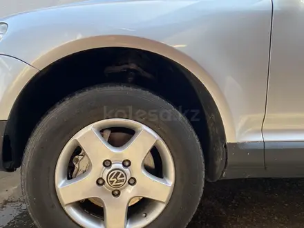 Volkswagen Touareg 2003 года за 5 700 000 тг. в Алматы – фото 11