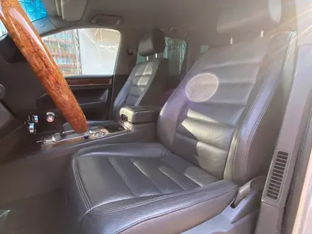 Volkswagen Touareg 2003 года за 5 700 000 тг. в Алматы – фото 25