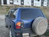 Toyota RAV4 1996 года за 2 300 000 тг. в Усть-Каменогорск – фото 2