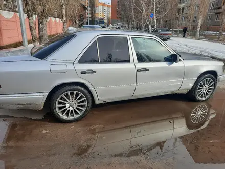 Mercedes-Benz E 200 1994 года за 1 800 000 тг. в Павлодар – фото 2