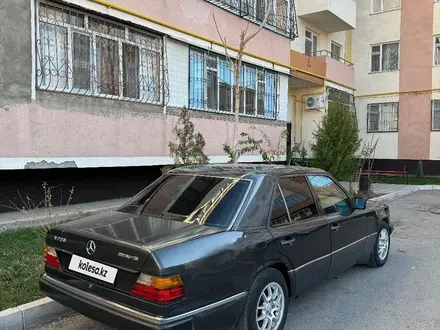 Mercedes-Benz E 220 1991 года за 1 700 000 тг. в Тараз – фото 5