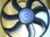 Вентилятор основной радиатора моторчик 6R0959455Eүшін20 000 тг. в Астана – фото 2