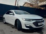 Chevrolet Malibu 2020 года за 8 250 000 тг. в Алматы – фото 2