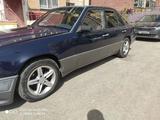 Mercedes-Benz E 260 1989 года за 900 000 тг. в Караганда – фото 4