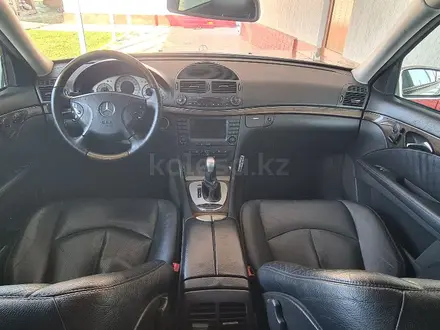 Mercedes-Benz E 500 2003 года за 6 000 000 тг. в Тараз – фото 9