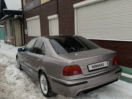 BMW 528 1997 года за 2 100 000 тг. в Тараз – фото 2