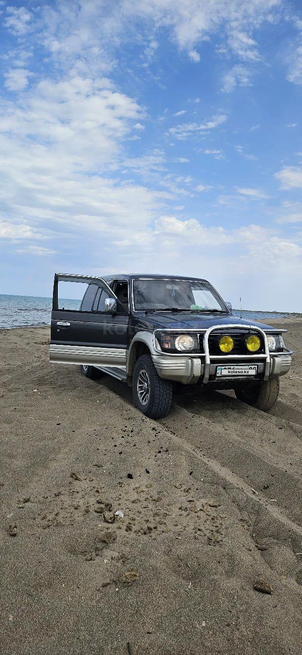 Mitsubishi Pajero 1992 г.